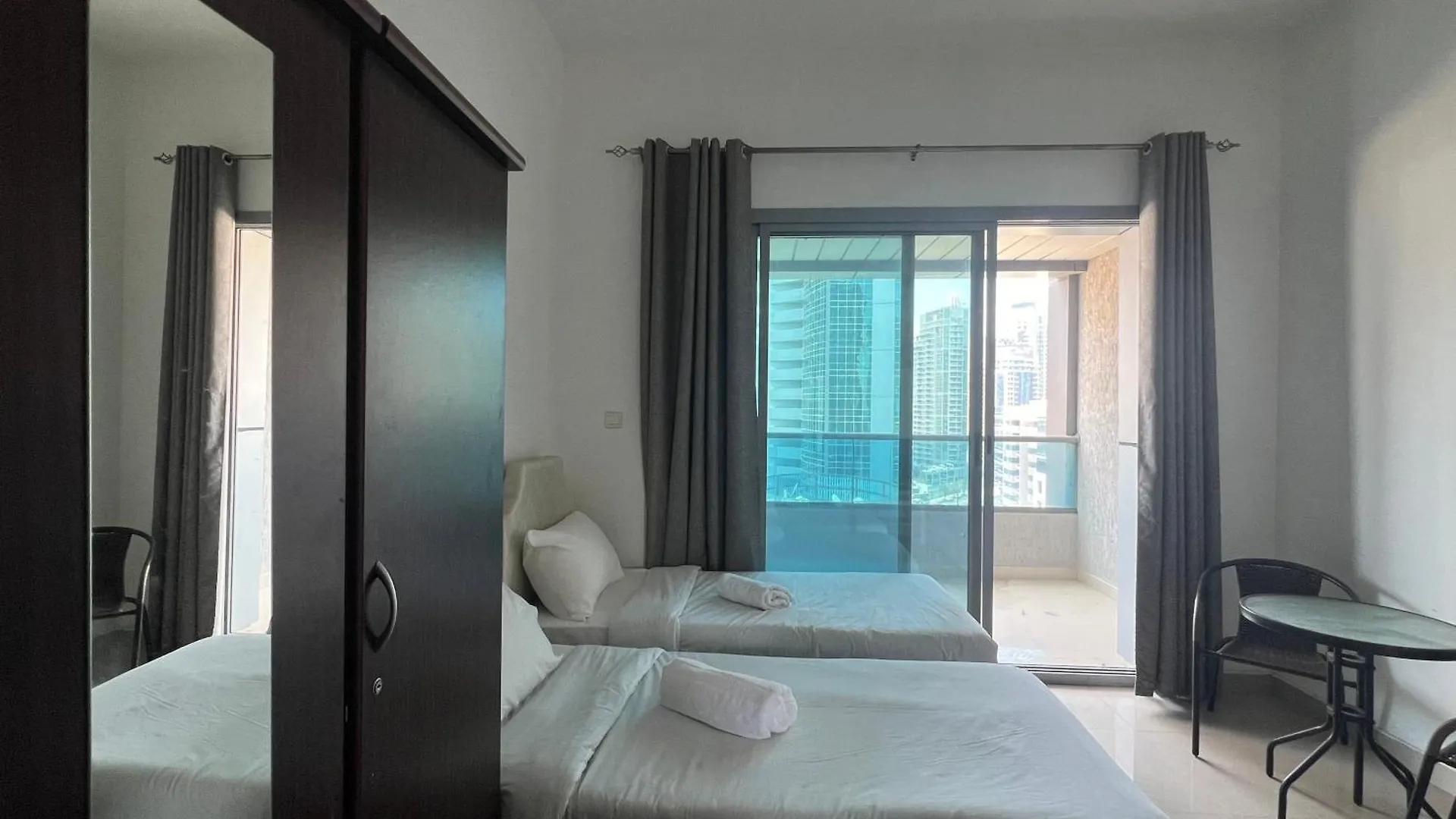 Botel Dubai Marina Stay